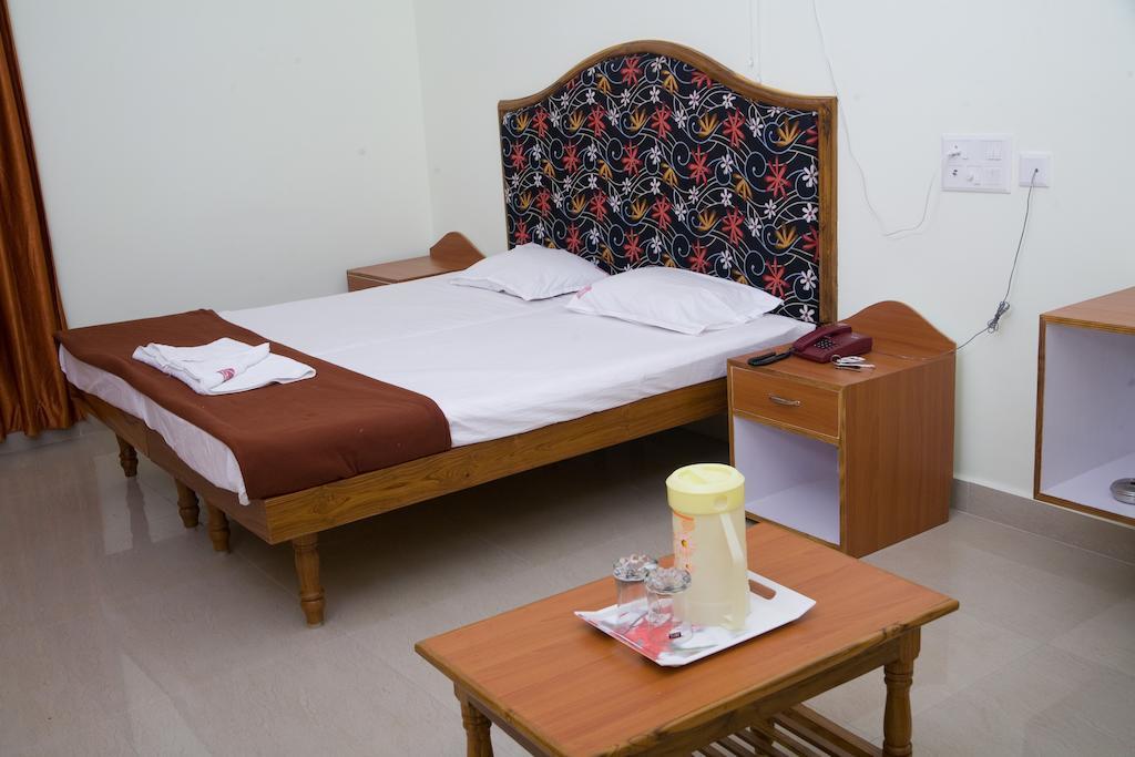 Vihas Inn Тірупаті Номер фото
